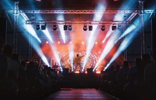 HuMore Show: „Młodzi, Moralni i goście”