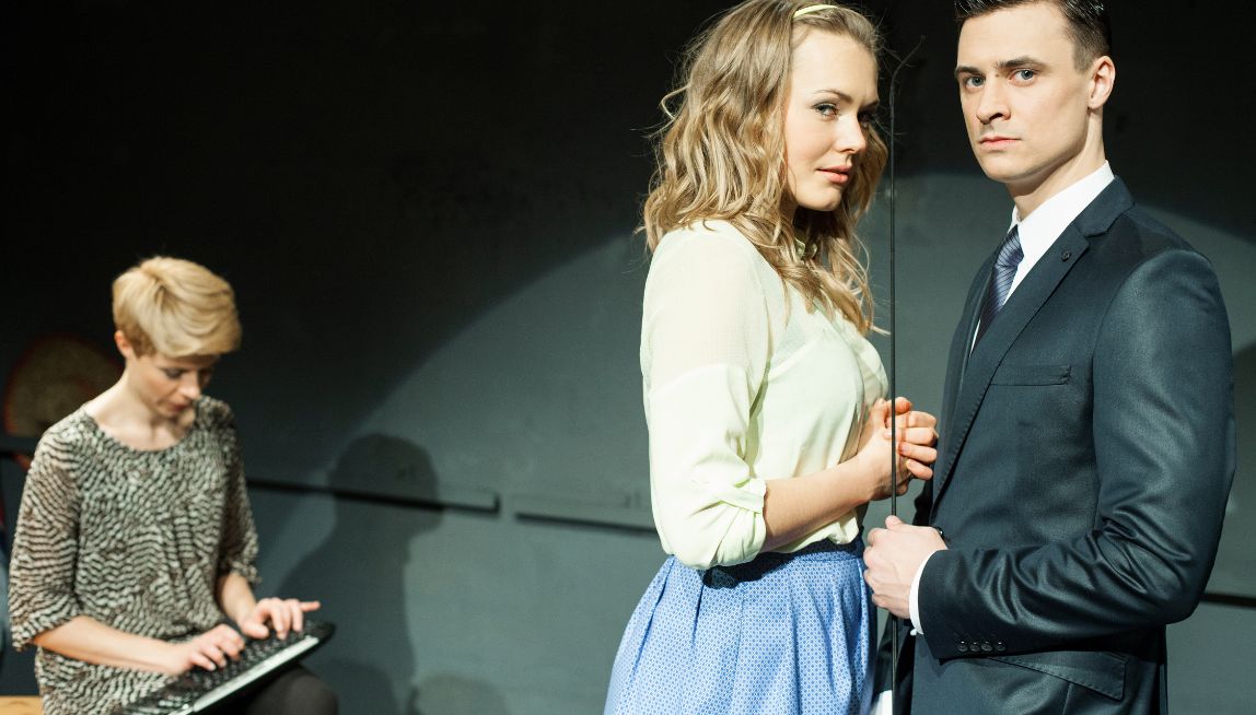 Czym jest parodia? Znajdziesz ją w teatrze, muzyce i kabarecie
