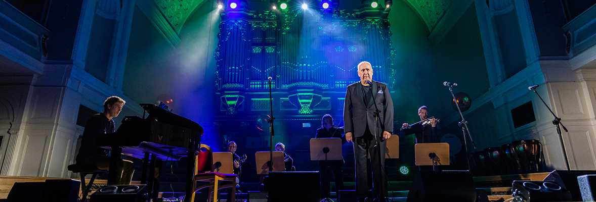 Okładka wpisu Muzyka, która łączy pokolenia – nostalgiczne koncerty pełne wspomnień